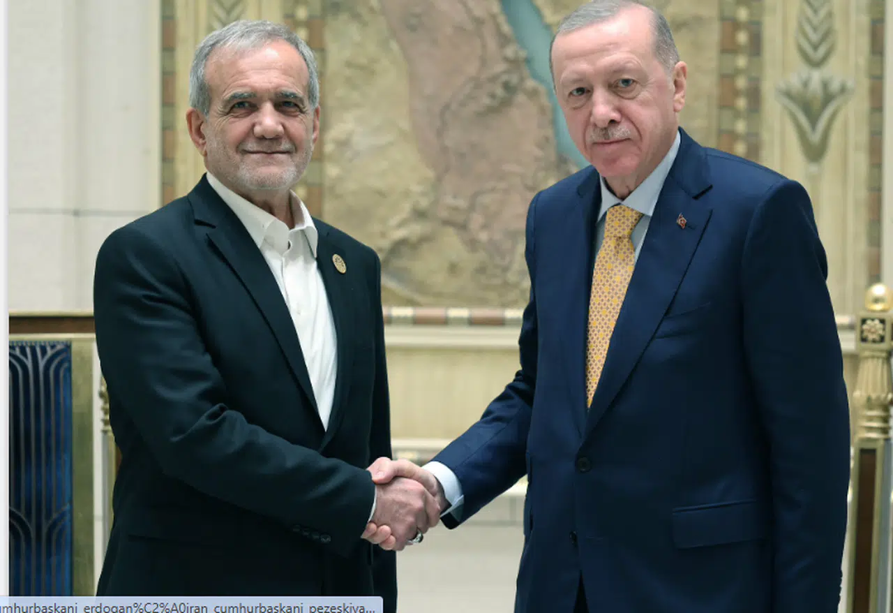 Cumhurbaşkanı Erdoğan D-8 Zirvesi’nde İran Cumhurbaşkanı Pezeşkiyan ile görüştü