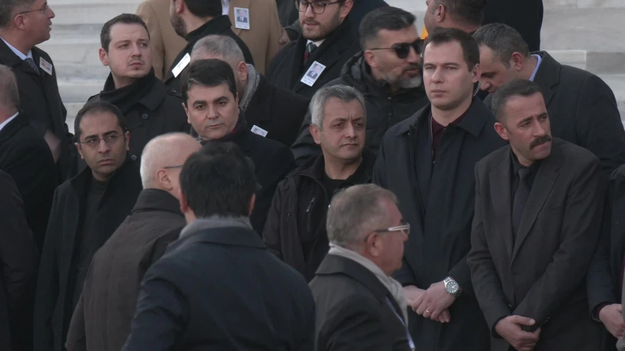 Eski Bakan Nahit Menteşe son yolculuğuna uğurlandı