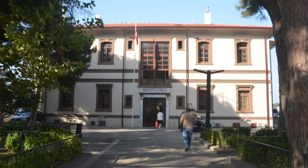 CHP'li Serkan Sarı, Erdek Adliyesi'nin yetersiz koşullarını gündeme taşıdı