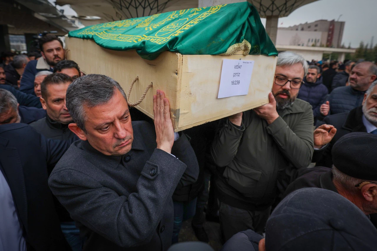 Özgür Özel, Kartalkaya Otel yangınında vefat edenlerin cenazesine katıldı