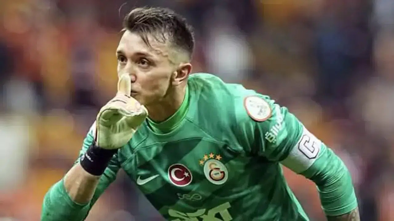 Muslera'dan Transfer Açıklaması: İki Takımdan Teklif Aldım!