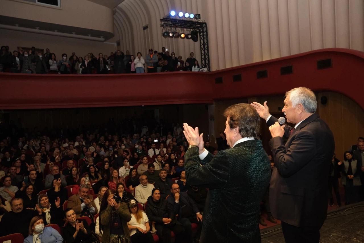 Ferdi Tayfur İçin Adana’da Anlamlı Anma Töreni
