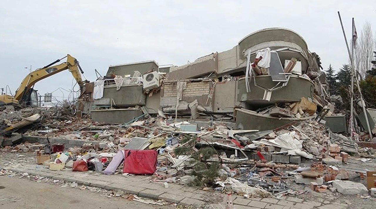 Hayat Sitesi’nin Yıkımında Belediyeye ve Müteahhitlere Ağır Suçlama