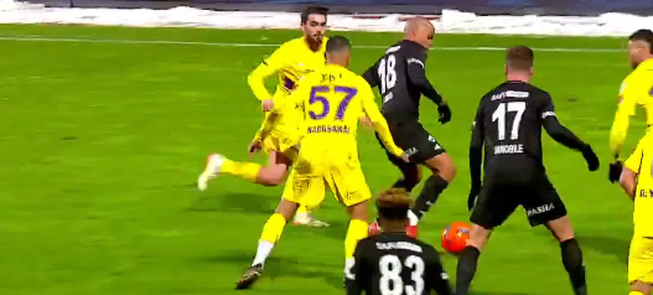 Beşiktaş Eyüpspor deplasmanında ilk yarıyı 2-1 önde tamamladı