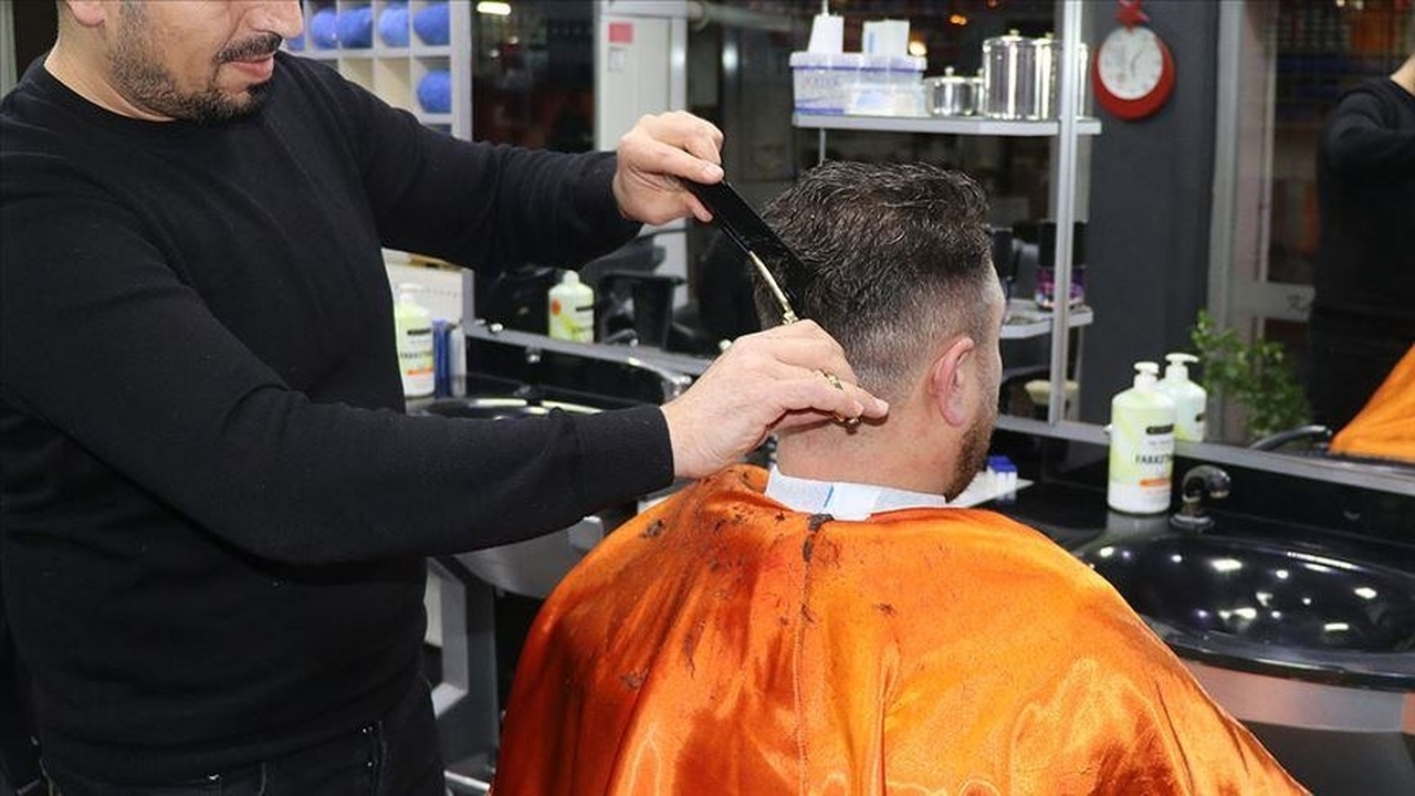 Kuaförler Zamlara Tepki Gösterdi: “Piyasa Ortada, Bizim İçin de Zor”