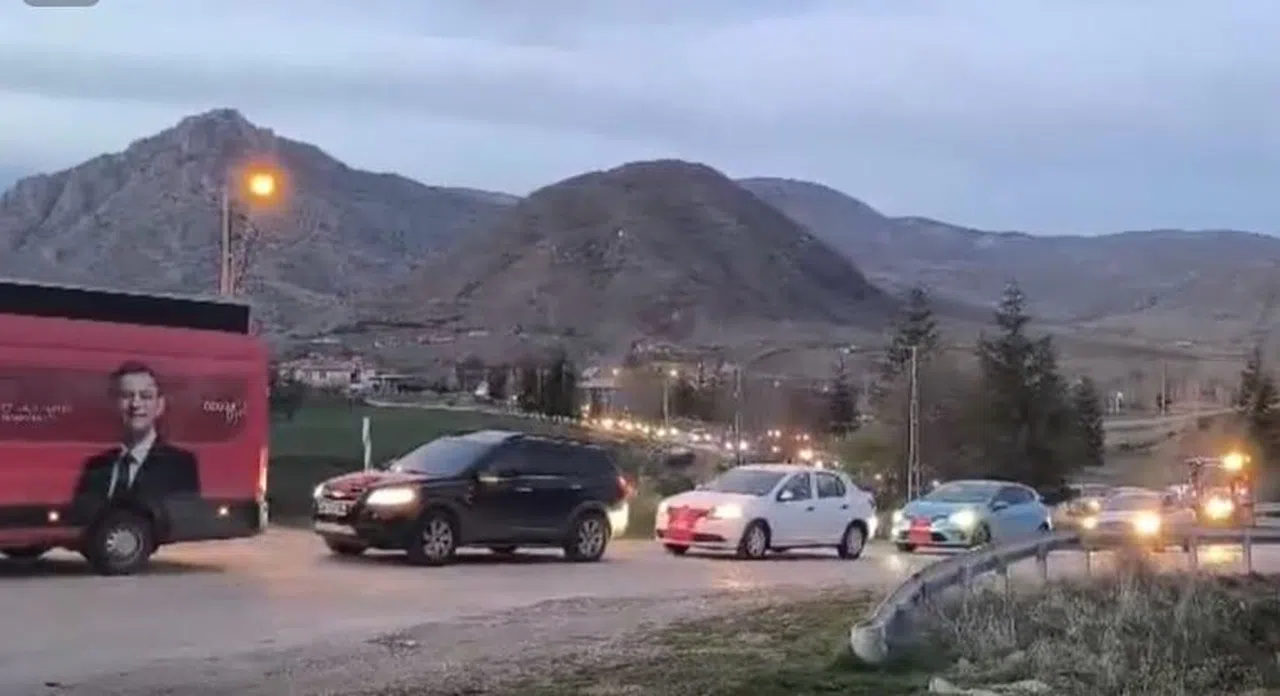 Yozgat’ta Traktörlü Konvoy: “İmamoğlu Yalnız Değildir”
