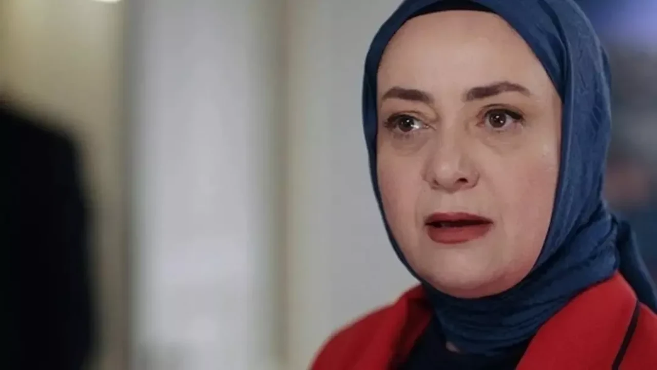 Kızılcık Şerbeti’nde Veda Krizi: Pembe Gitti, Takipten Çıkarma Olay Oldu!