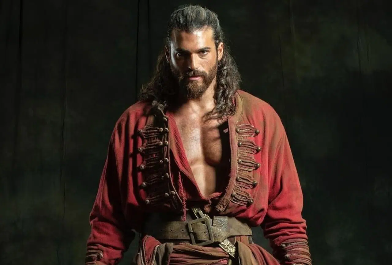 Can Yaman’dan Rusya’da Olaylı Tanıtım: Fenomenin Öpücük Teklifine 'Hayır' Demedi