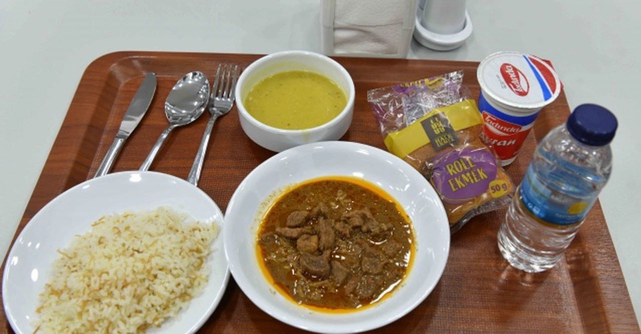 CHP'nin öğrencilere bir öğün ücretsiz yemek verilmesine ilişkin kanun teklifi AK Parti-MHP oylarıyla reddedildi