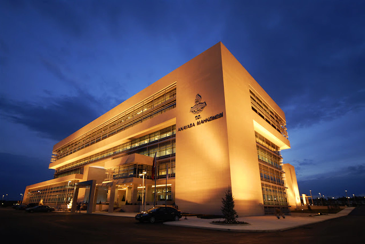 AYM’den Pavyon Başvurusuna Ret: “Başvuru Dayanaktan Yoksun”