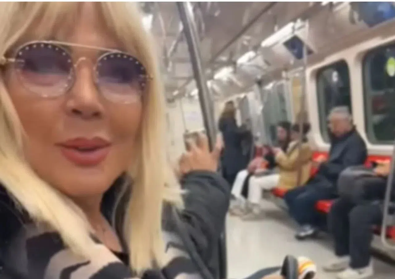 Safiye Soyman'dan Metro Sürprizi: "Ben de Sizdenim!"