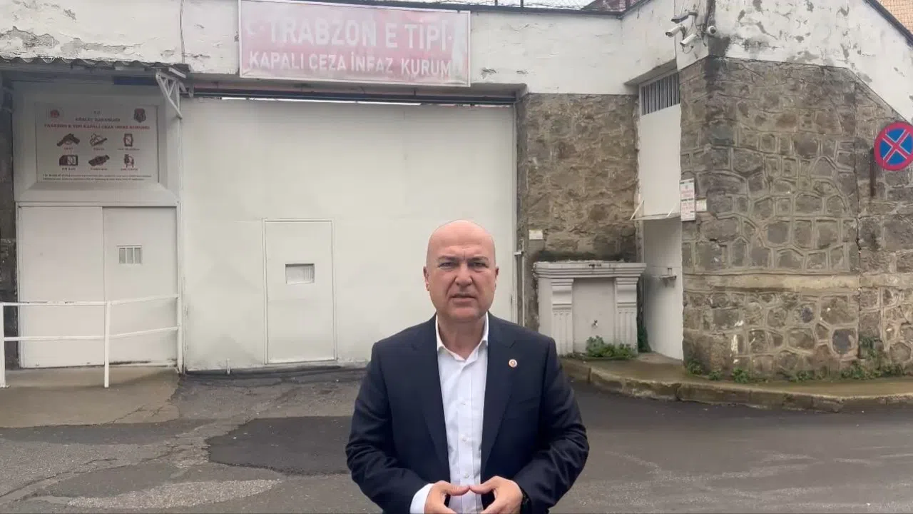 CHP'li Bakan’dan Mesaj: “Bu Sisteme İtiraz Eden Hiçbir Polis Yalnız Değil”