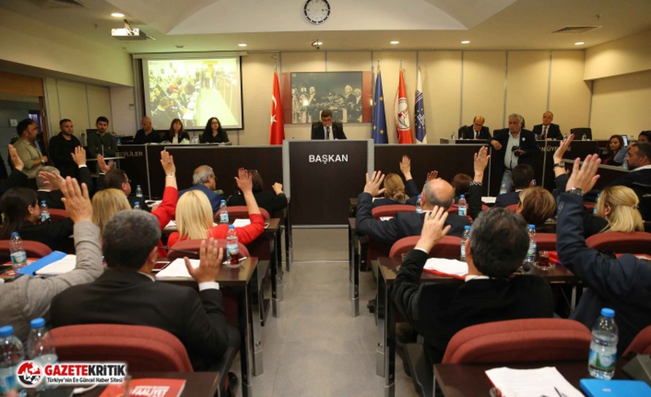 Karşıyaka Belediyesi'nde Tugay’lı dönemin ilk meclisi yapıldı