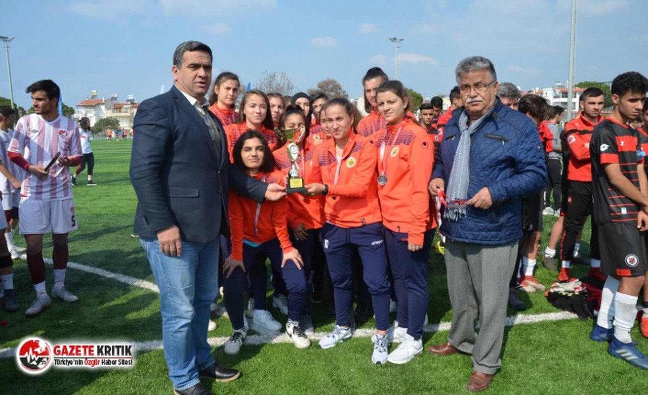 LİSELER ARASI FUTBOL MÜSABAKALARI KUŞADASI’NDA YAPILDI