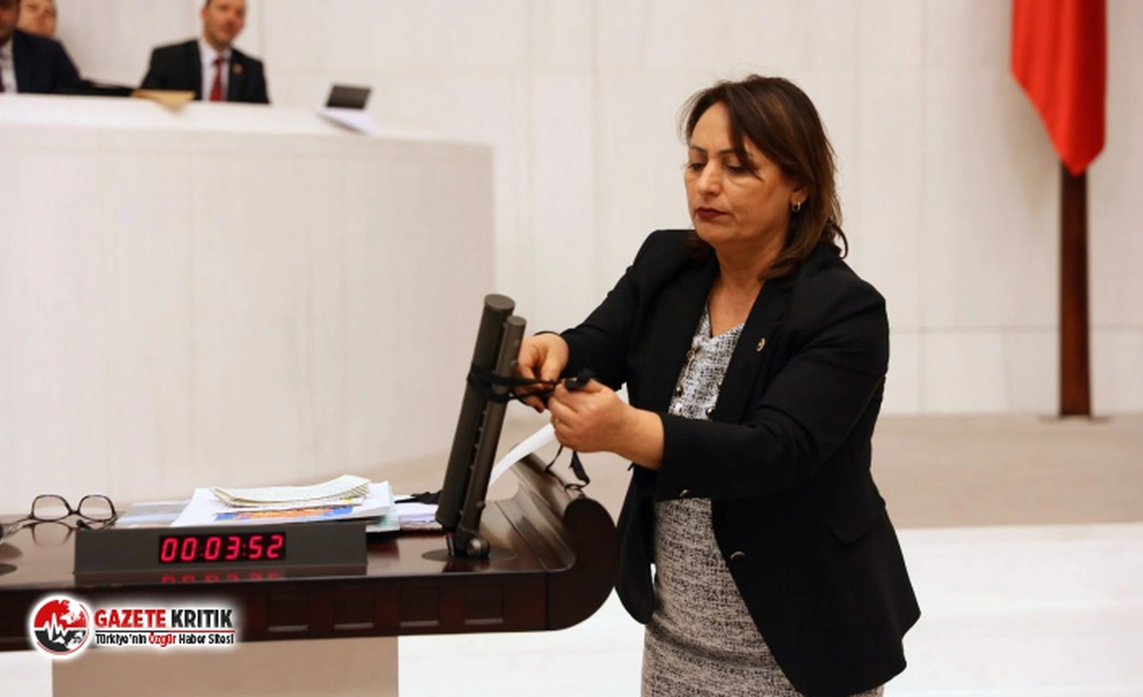 Mecliste deprem politikasına siyah kurdeleli protesto…