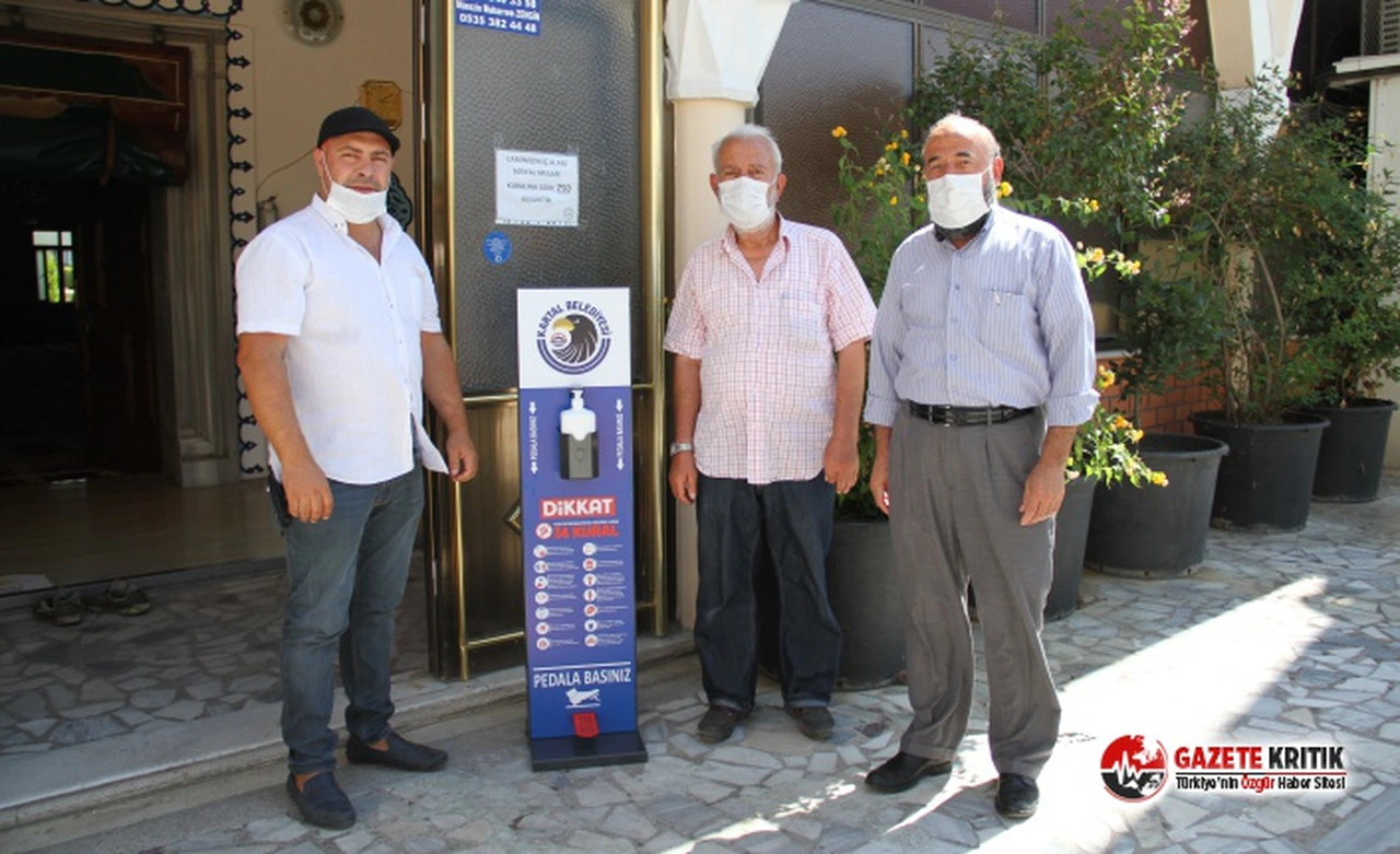 Kartal Belediyesi'nden İlçedeki İbadethanelere Dezenfekte Yardımı