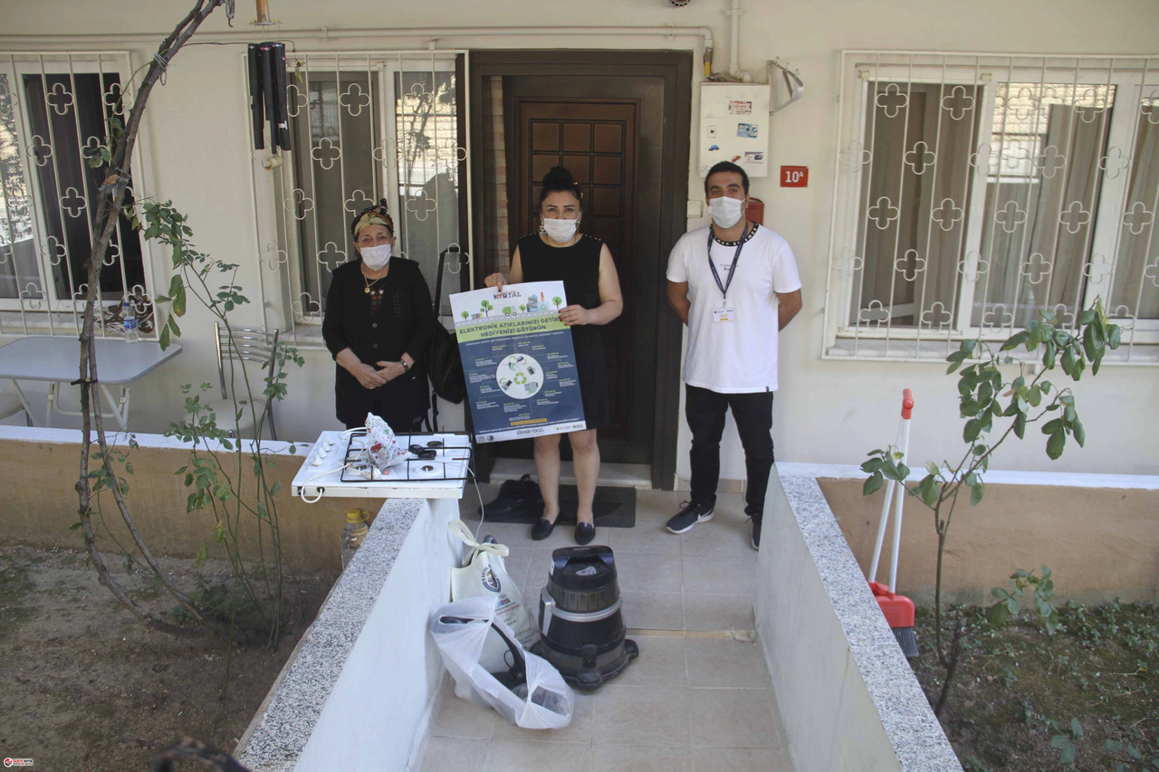 Kartal’da Elektronik Atığını Getiren Hediye Kazanıyor