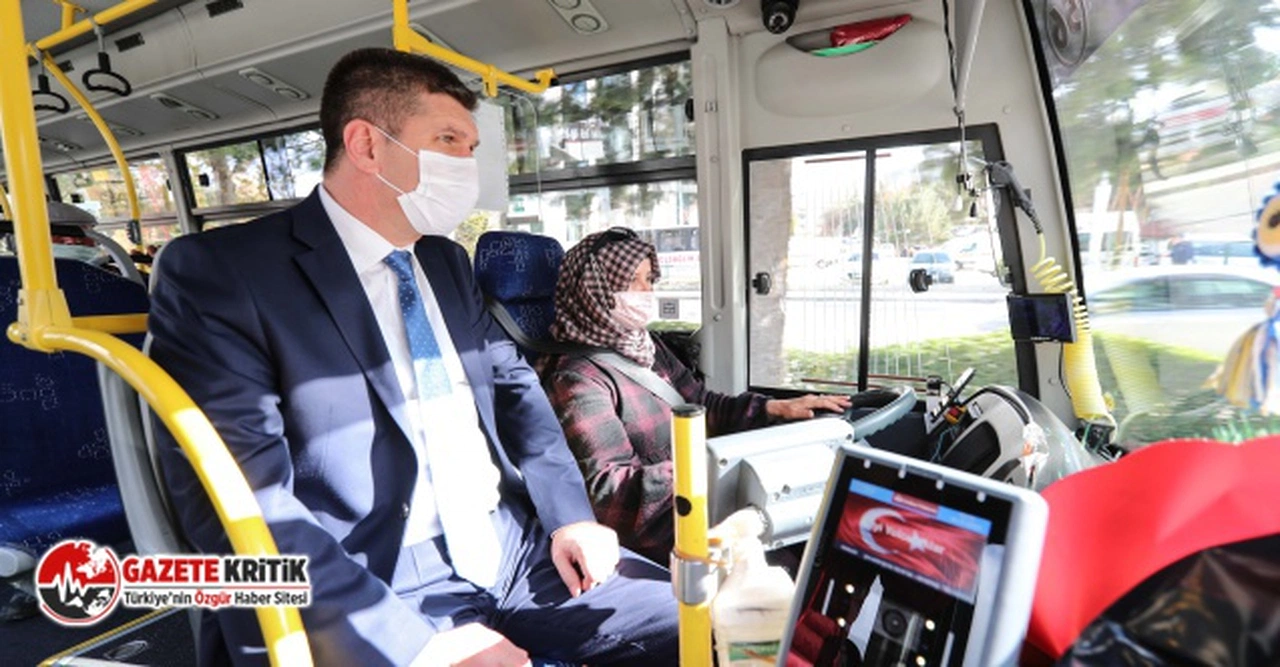 Başkan Ercengiz'den Kadın şoförlere çiçek