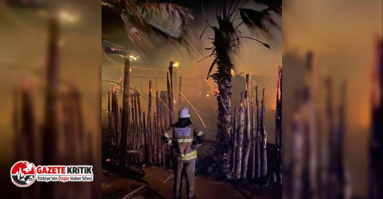 Çeşme'ye yıldırım düştü, işletme alev alev yandı!