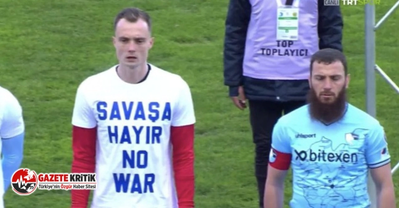 Bütün futbolcular "savaşa hayır" tişörtü giydi, Aykut Demir reddetti!
