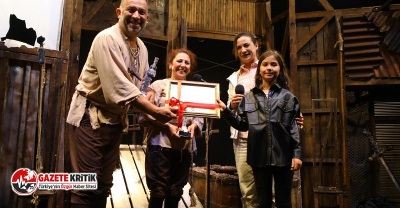 'BİR BABA HAMLET' EFES SELÇUK PAMUCAK SAHİLİ’NDE SAHNELENDİ