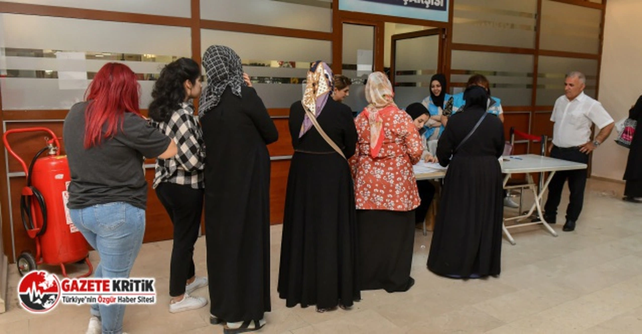 ESENYURT BELEDİYESİ 'DERMAN ÇARŞISI' İLE BAYRAMDA İHTİYAÇ SAHİPLERİNİN DESTEKÇİSİ OLDU