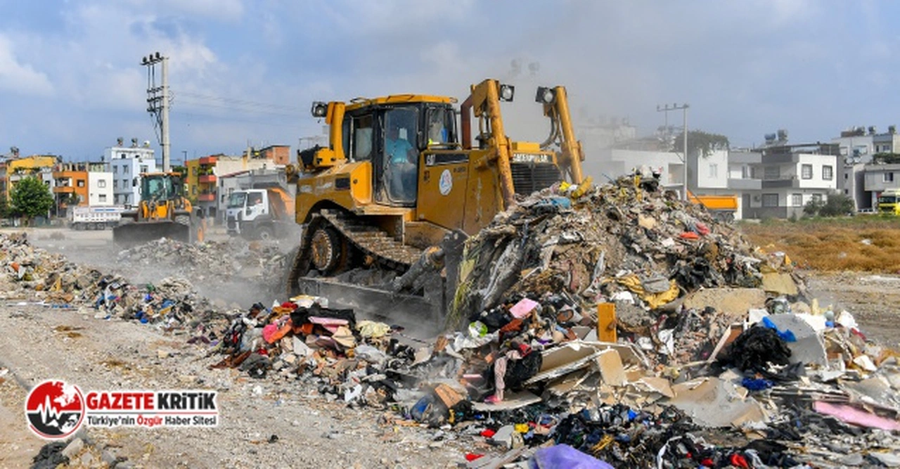 Mersin Büyükşehir Ekipleri, Şevket Sümer’deki Kaçak Hafriyatları Temizledi
