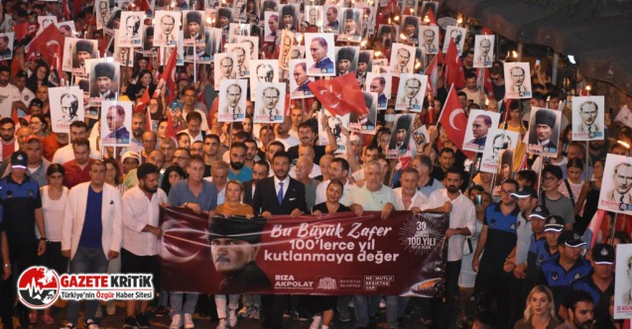 ZAFERİN 100. YILI BEŞİKTAŞ’TA ZAFER YÜRÜYÜŞÜ VE KENAN DOĞULU KONSERİ İLE KUTLANDI!