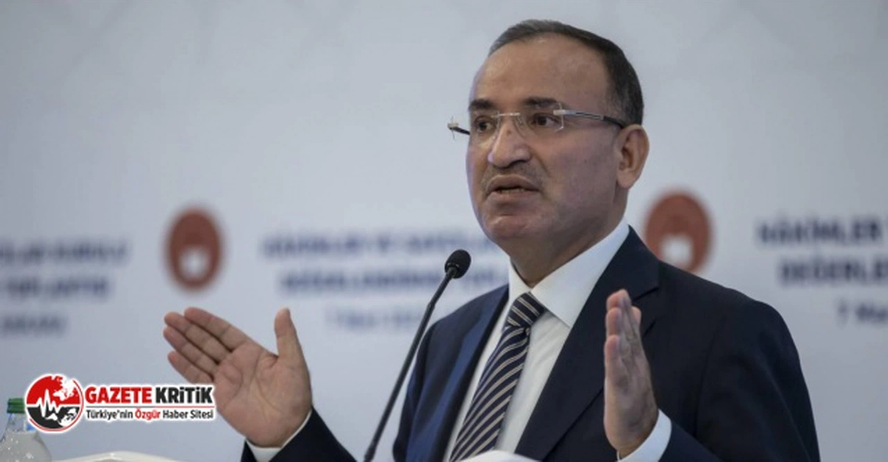 Adalet Bakanı Bekir Bozdağ başörtüsü açıklama:"Anayasa madde metninde hem kıyafet hem başörtüsü yer alacak"