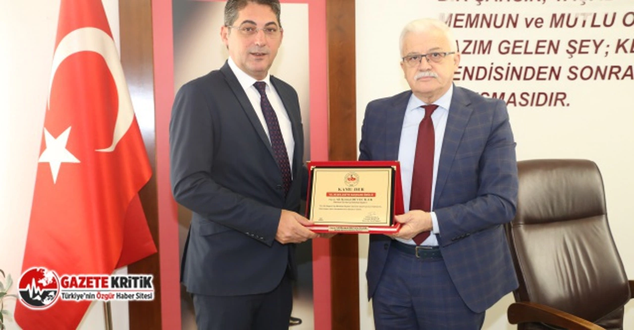 ALİ KEMAL DEVECİLER, YILIN EN BAŞARILI BELEDİYE BAŞKANI SEÇİLDİ