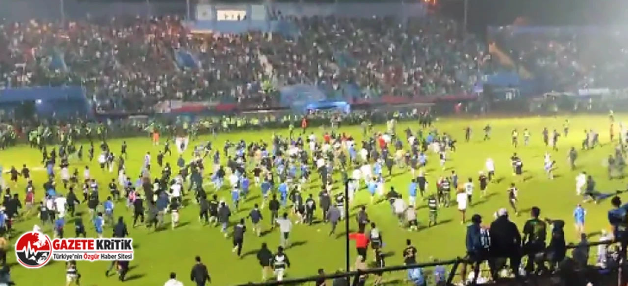 Endonezya'da futbol maçında taraftar sahaya indi:174 ölü