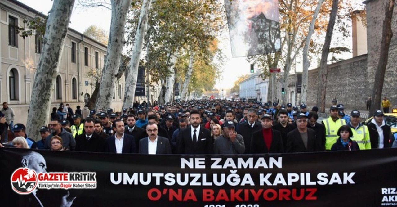 BEŞİKTAŞ’TAN DOLMABAHÇE’YE ATA’YA SAYGI YÜRÜYÜŞÜNE BİNLERCE VATANDAŞ KATILDI 