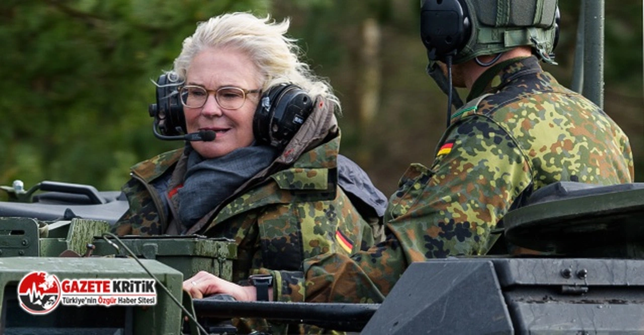 Almanya Savunma Bakanı Christine Lambrecht istifa etti