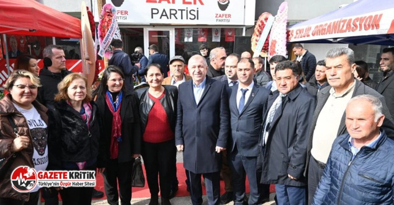 CHP YÖNETİCİLERİ, “SİZİ SEVİYORUZ” DİYEREK ÜMİT ÖZDAĞ İLE FOTOĞRAF ÇEKTİRDİ