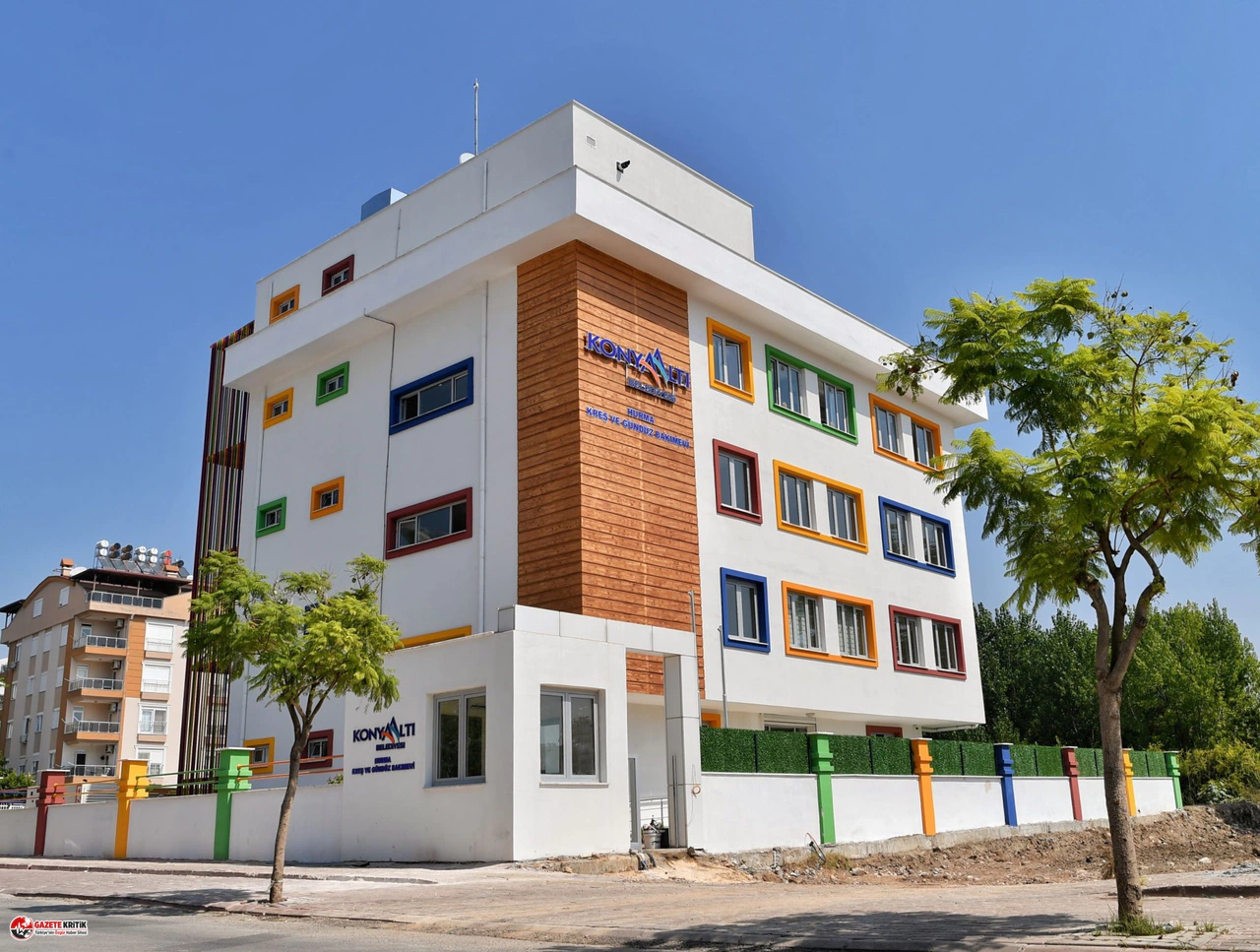 Konyaaltı Belediyesi'nden depremzede çocukların için eğitim seferberliği