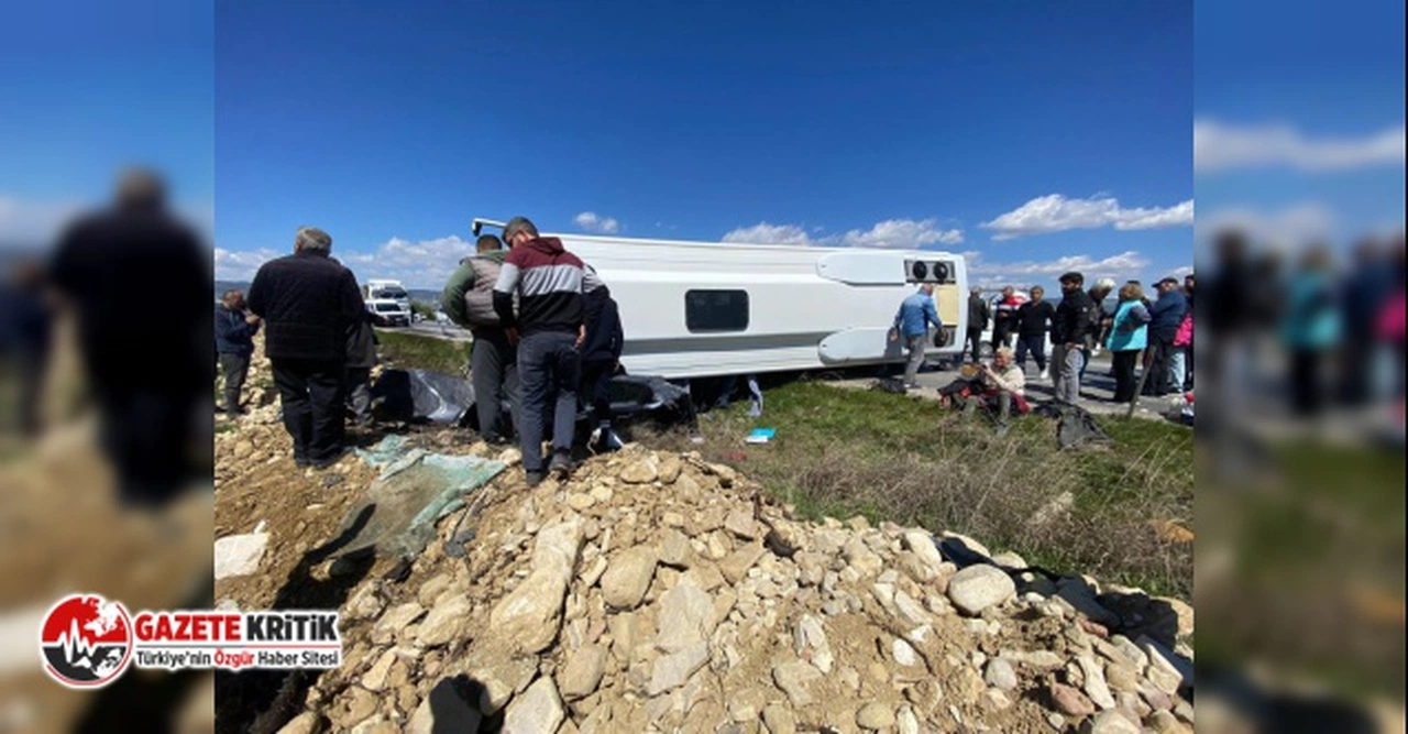 Alman turistleri taşıyan midibüs ile otomobil çarpıştı: 1 ölü, 24 yaralı
