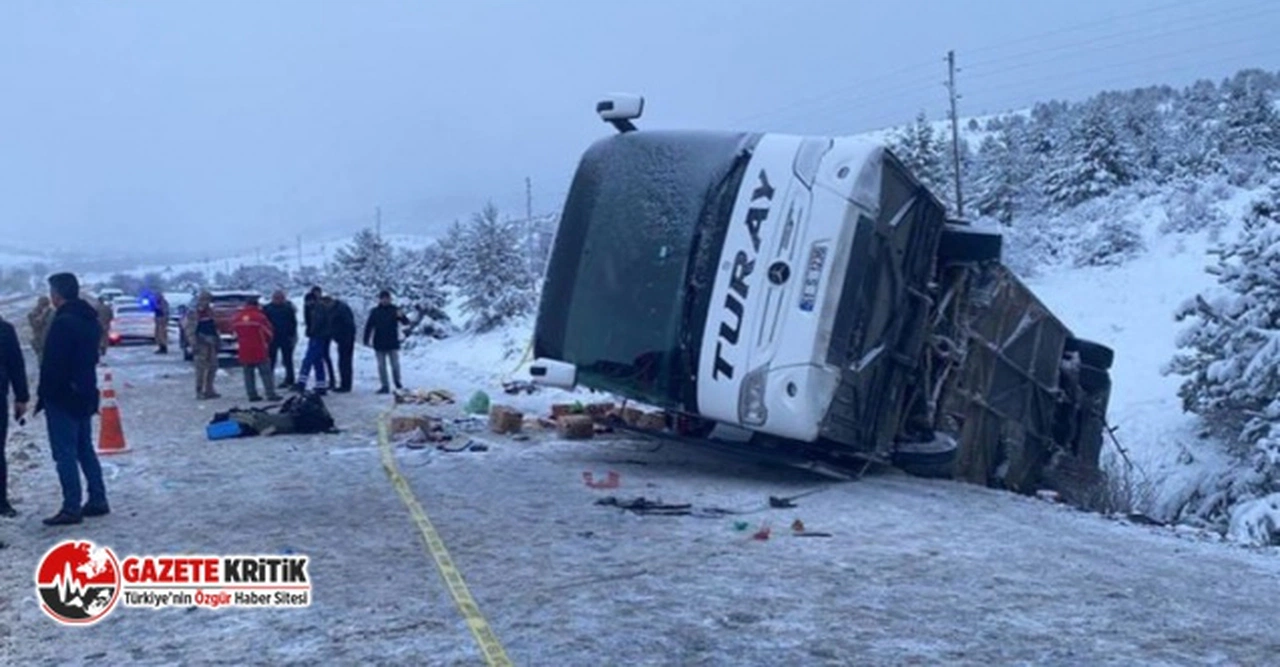 Erzincan'da yolcu otobüsü devrildi: 2  ölü, 21 yaralı