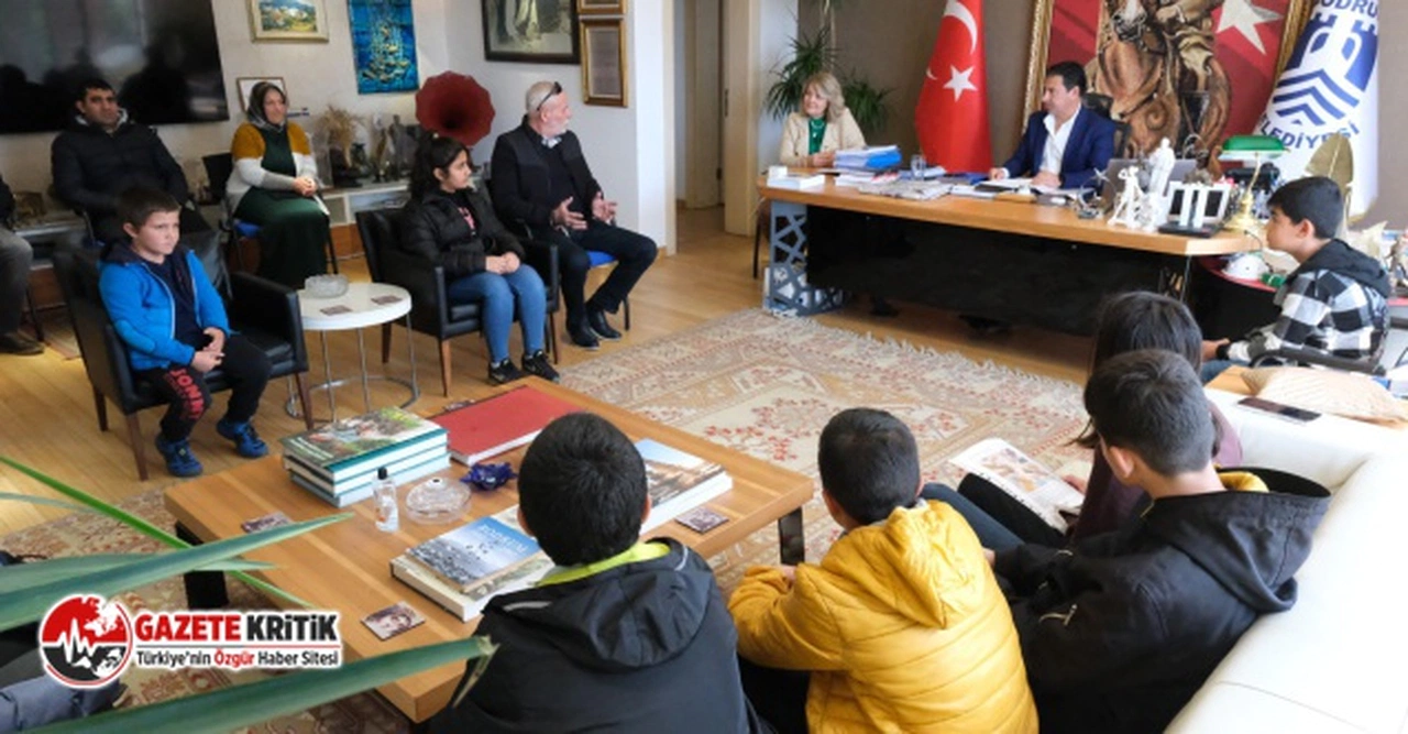 Bodrum'da Çocuk Meclisi ilk dilekçelerini başkan Ahmet Aras'a teslim etti