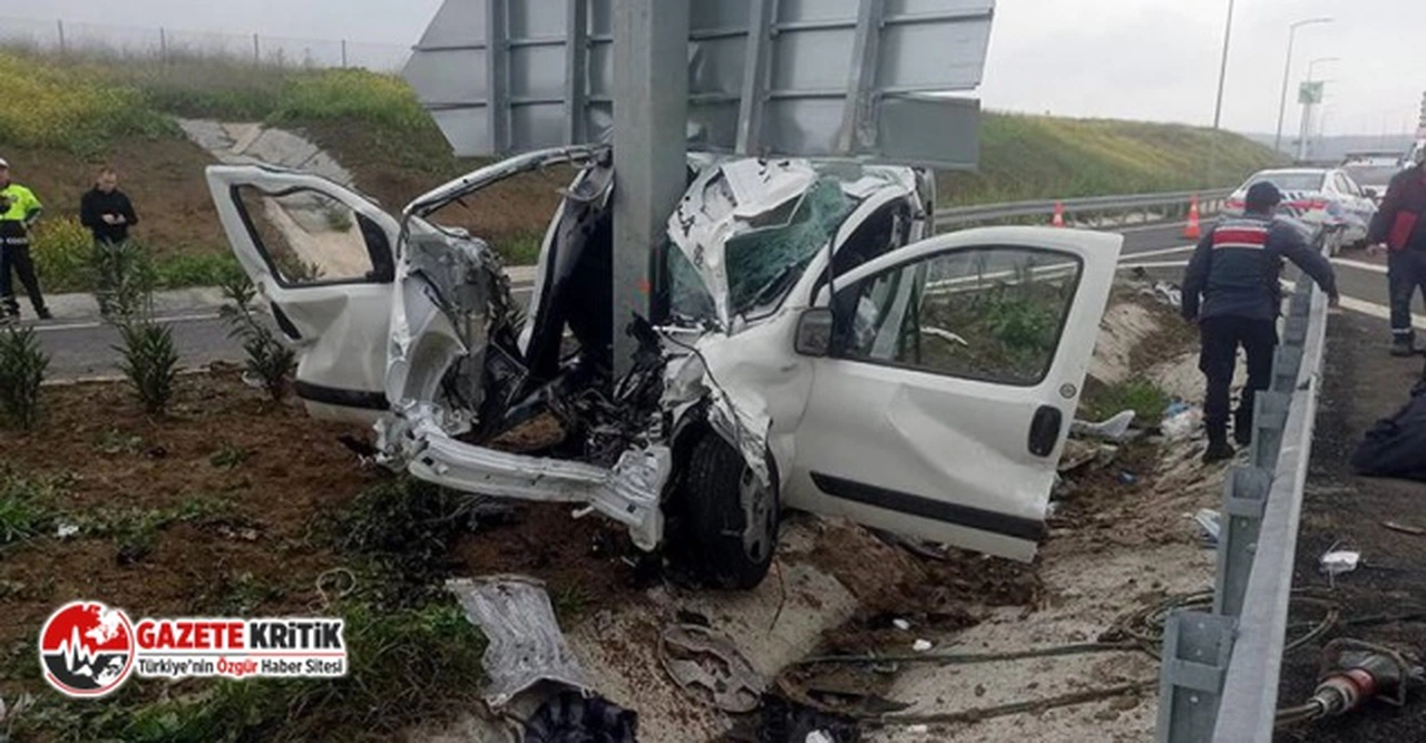 Çanakkale'de araç direğe çarptı; anne ile oğlu öldü, baba ağır yaralı