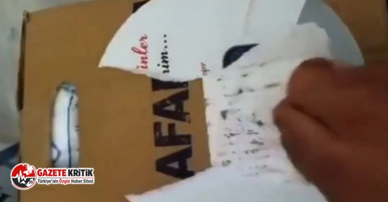 Depremzedeye dağıtılacak yardım kolilerine AKP logosu yapıştırdılar