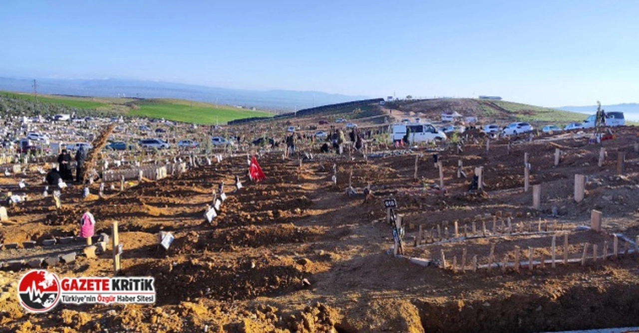 Malatya'da namaz sonrası mezarlıkta buruk bayram
