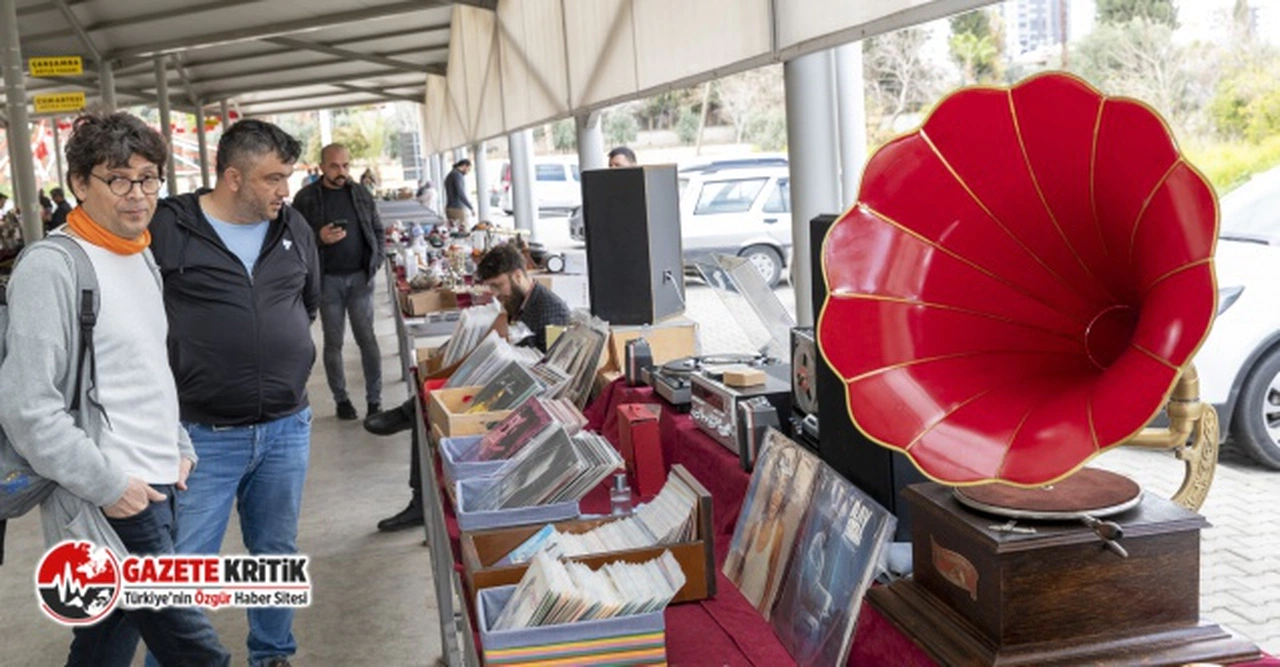 MERSİN’İN İLK ‘ANTİKA PAZARI’ VATANDAŞLARI GEÇMİŞE GÖTÜRÜYOR