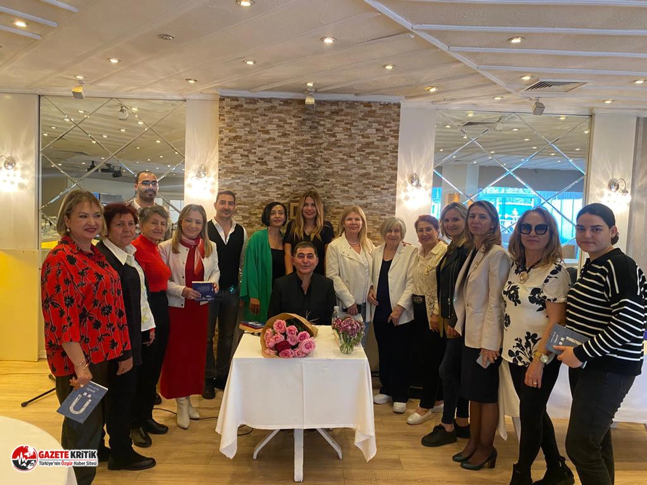 Alsancak Lions Kulübü'nün düzenledigi Şair Tuğrul Keskin imza gününe yoğun ilgi