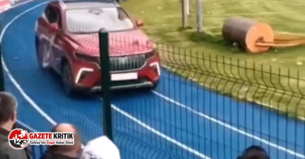 Stadyuma sergilenmek için gelen TOGG'a para ve ayran atıldı