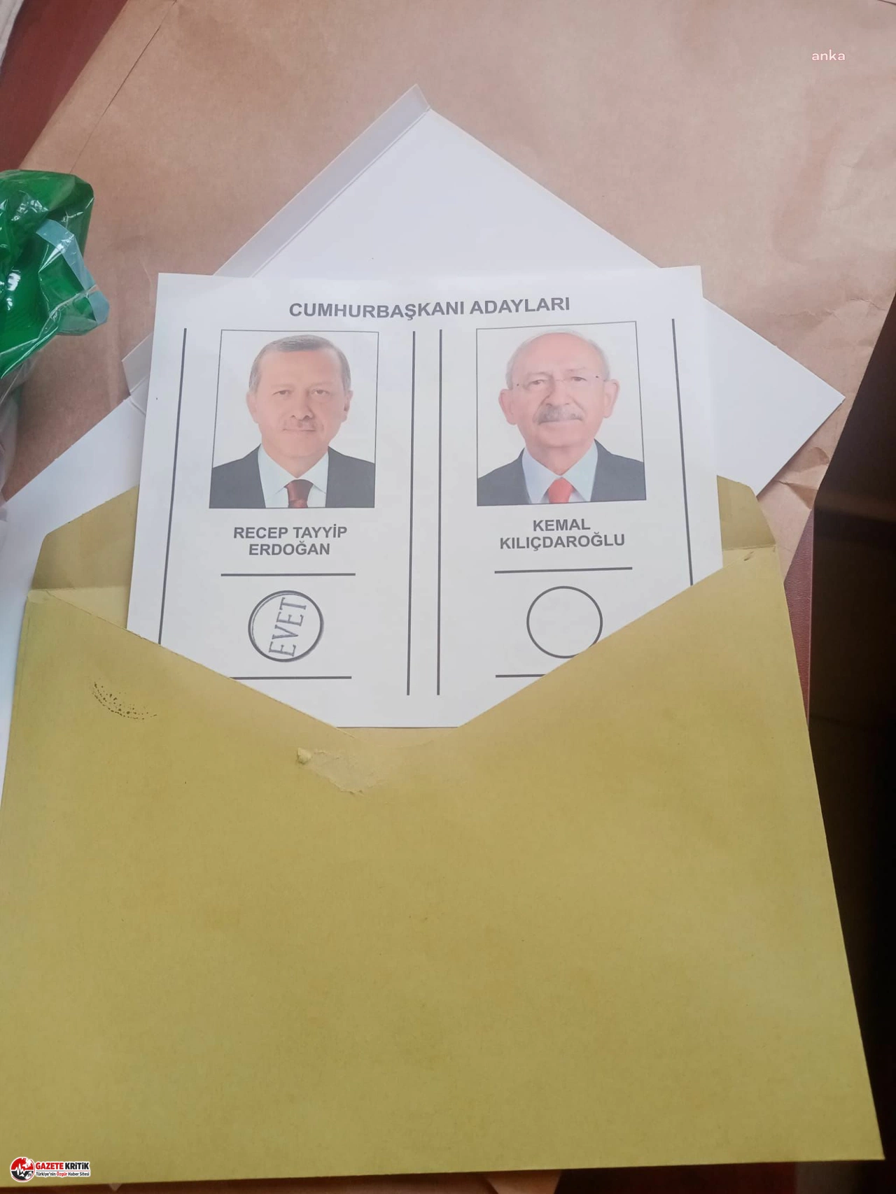 Zarf içerisinden; Cumhurbaşkanı Adayı Erdoğan’a “evet” mührü basılmış pusula çıktı