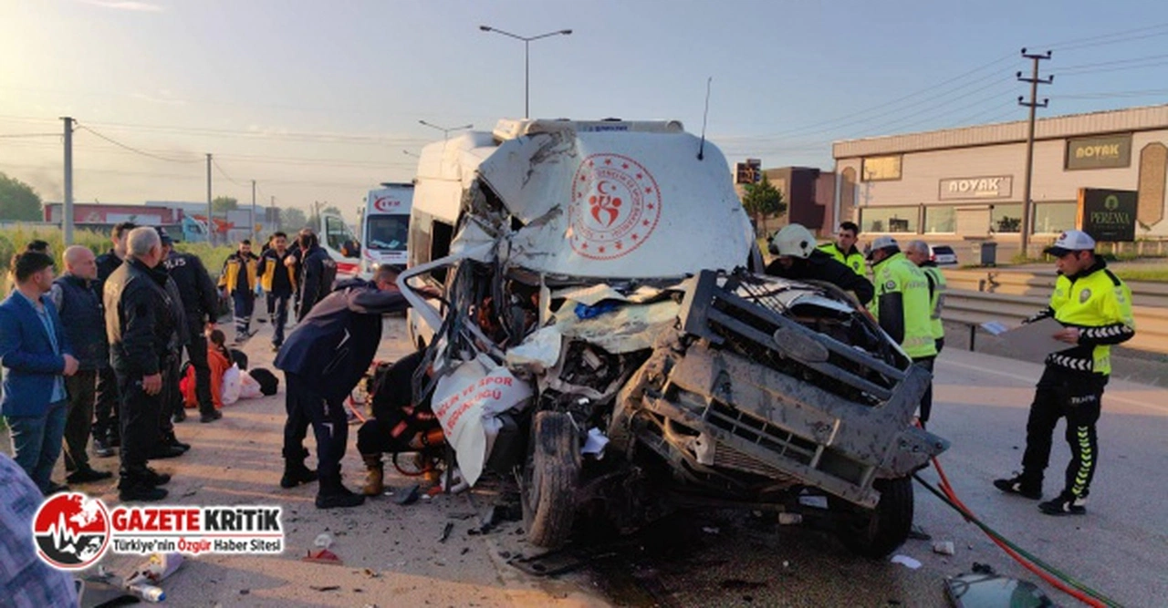 Sporcuları taşıyan minibüs kaza yaptı: 1 ölü, 16 yaralı!