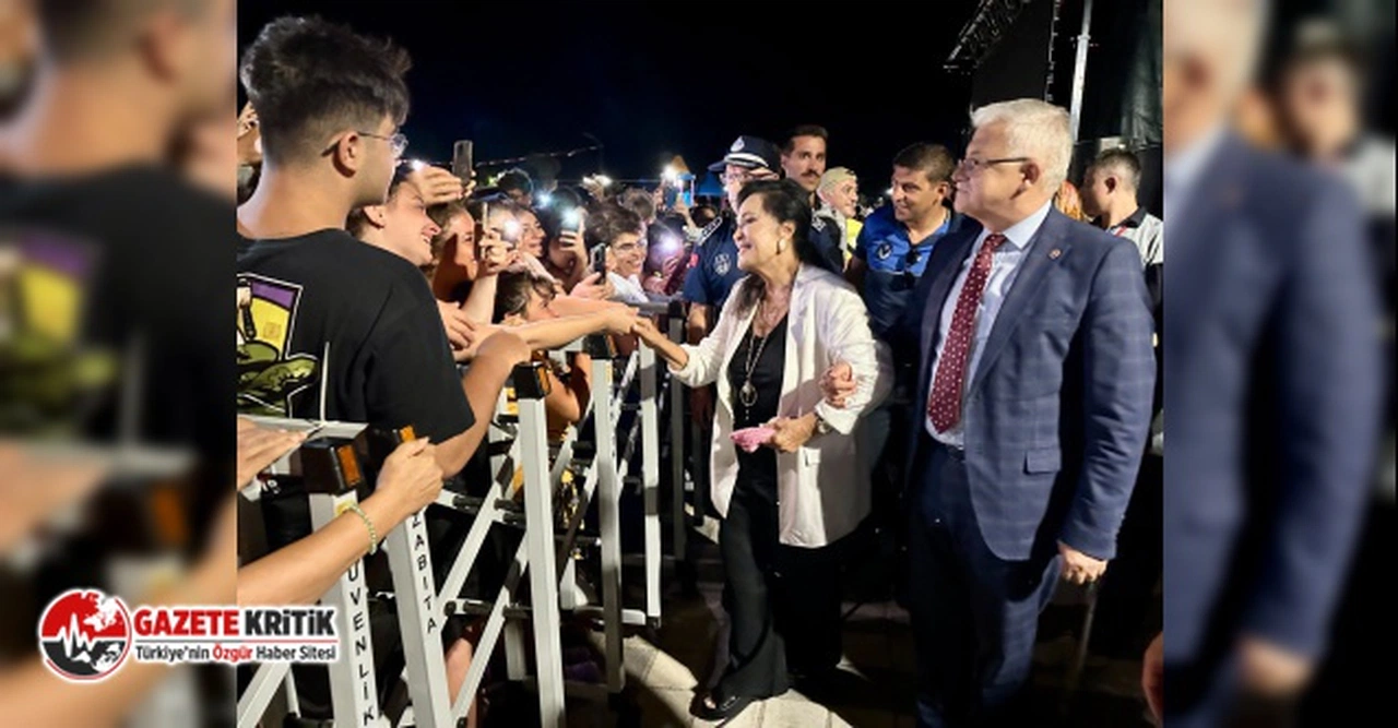 Burhaniye Kitap Fuarında Türkan Şoray rüzgarı esti