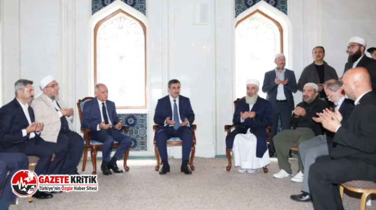 Cumhurbaşkanı Yardımcısı Yılmaz'dan Menzil'e taziye ziyareti