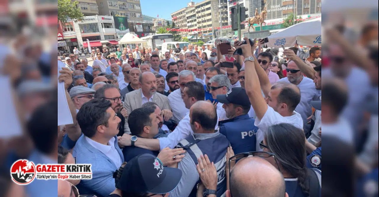 İYİ Parti'nin Bursa'daki zam protestosu eylemine polis müdahalesi