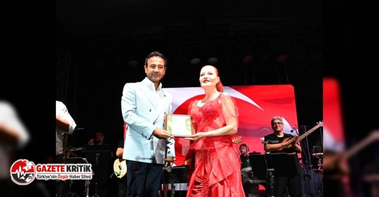 BEŞİKTAŞ’TA ZAFER COŞKUSU FENER ALAYI YÜRÜYÜŞÜ VE CANDAN ERÇETİN KONSERİYLE KUTLANDI!